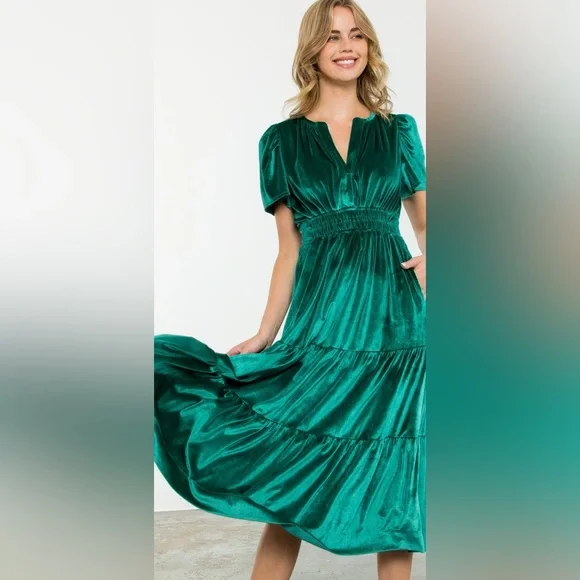 green emerald velvet dress Apricity | MEADOW Dress in Emerald (Green)